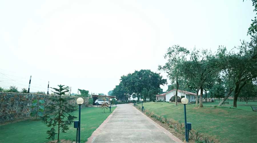 aroma-green-resorts-luxury-farmhouse-10