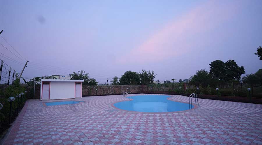 aroma-green-resorts-luxury-farmhouse-11