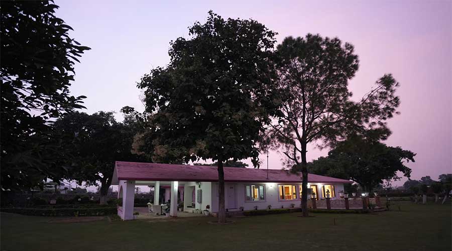 aroma-green-resorts-luxury-farmhouse-6